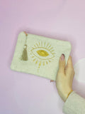  Un design moderne et mystique pour une organisation pratique de tes affaires. Parfaite pour ranger ton maquillage, tes accessoires ou comme petite pochette élégante. 🌟👁️