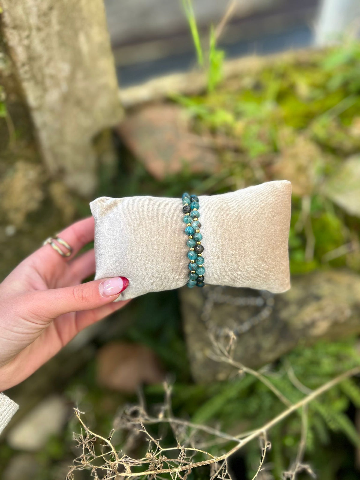 ✨ Bracelet Perlé Fantaisie – Effet Pierre & Billes Dorées