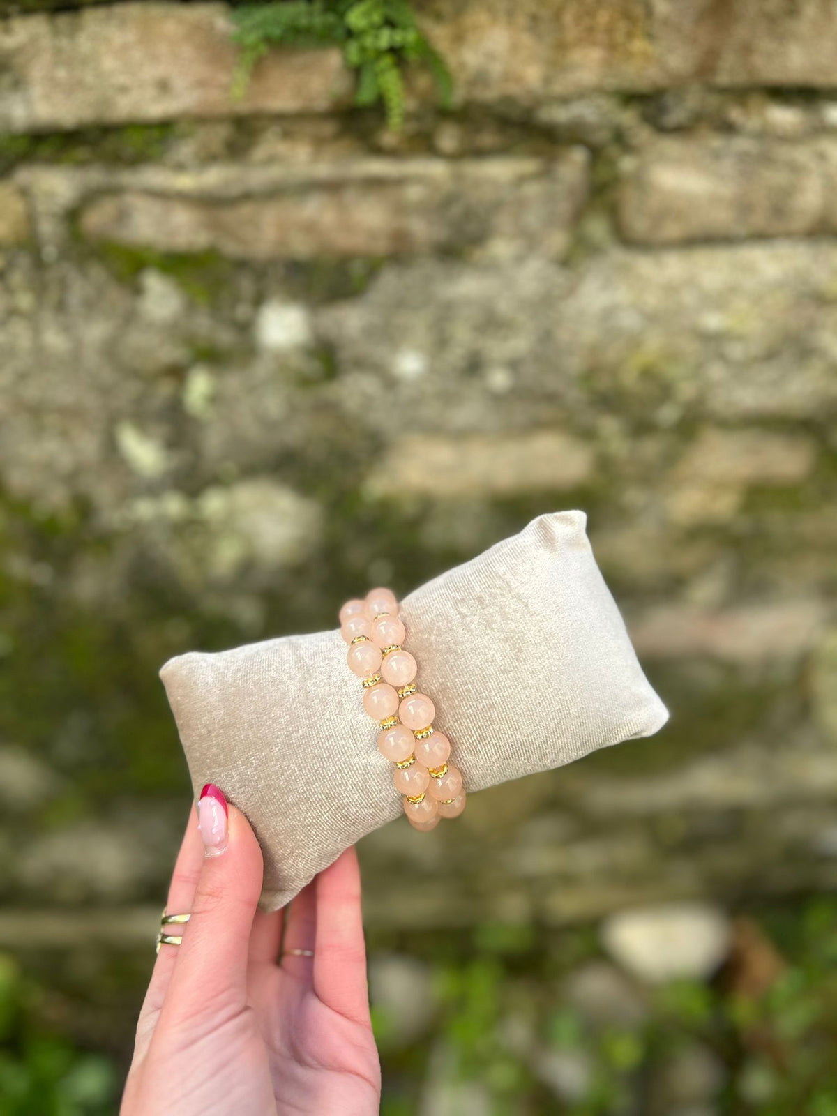 ✨ Bracelet Perlé Élégance Pastel – Détails Dorés