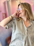 🤎 Blouse brodée sable – Élégance naturelle & confort ultime