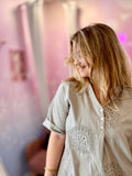 🤎 Blouse brodée sable – Élégance naturelle & confort ultime