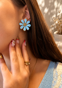Boucles d'Oreilles Fleur Raffia – Acier Inoxydable