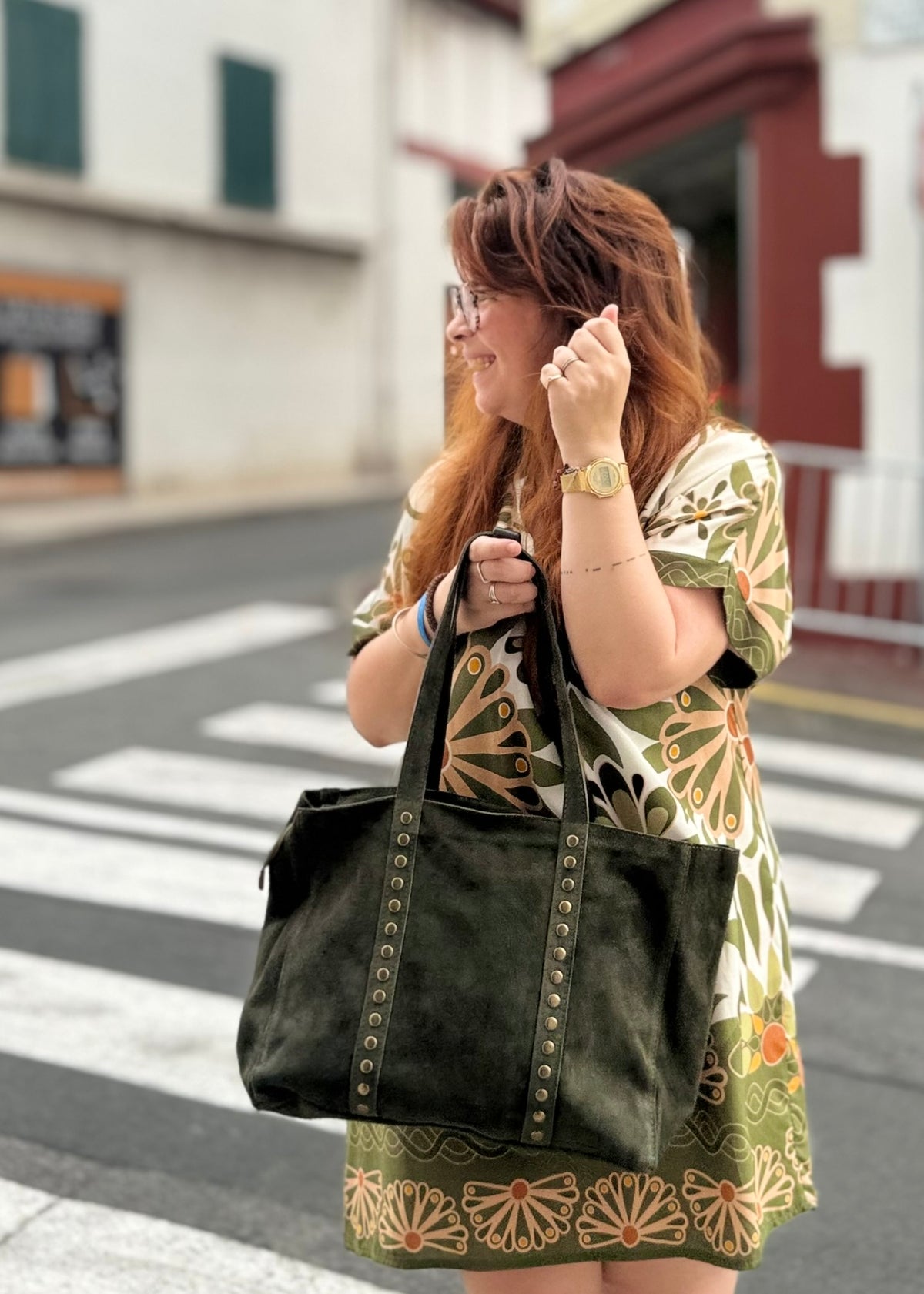 Cabas en cuir daim clouté – Kaki & Camel