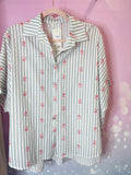 chemise oversize rayée bleu clair et fleurs roses