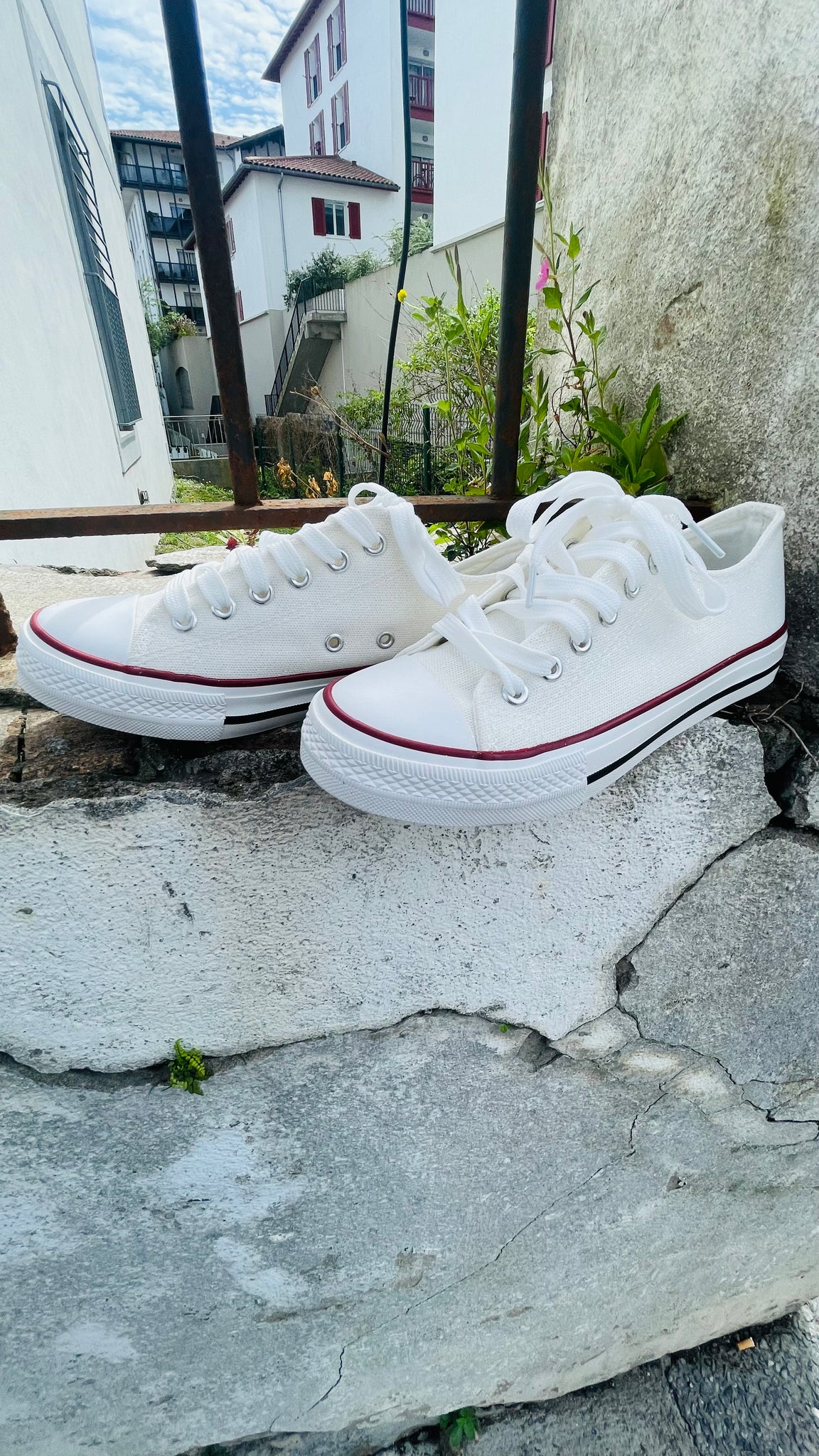 Basket en toile blanche pailletee. Plateforme Modadom