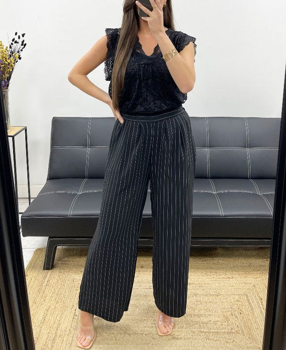 ⚫ Pantalon fluide rayé – Noir à rayures blanches