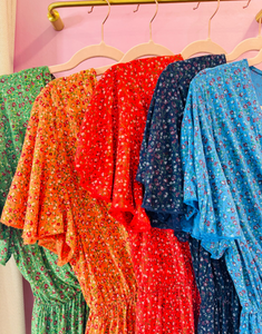 🌸 Robe à Petites Fleurs – Légèreté et Élégance 🌸