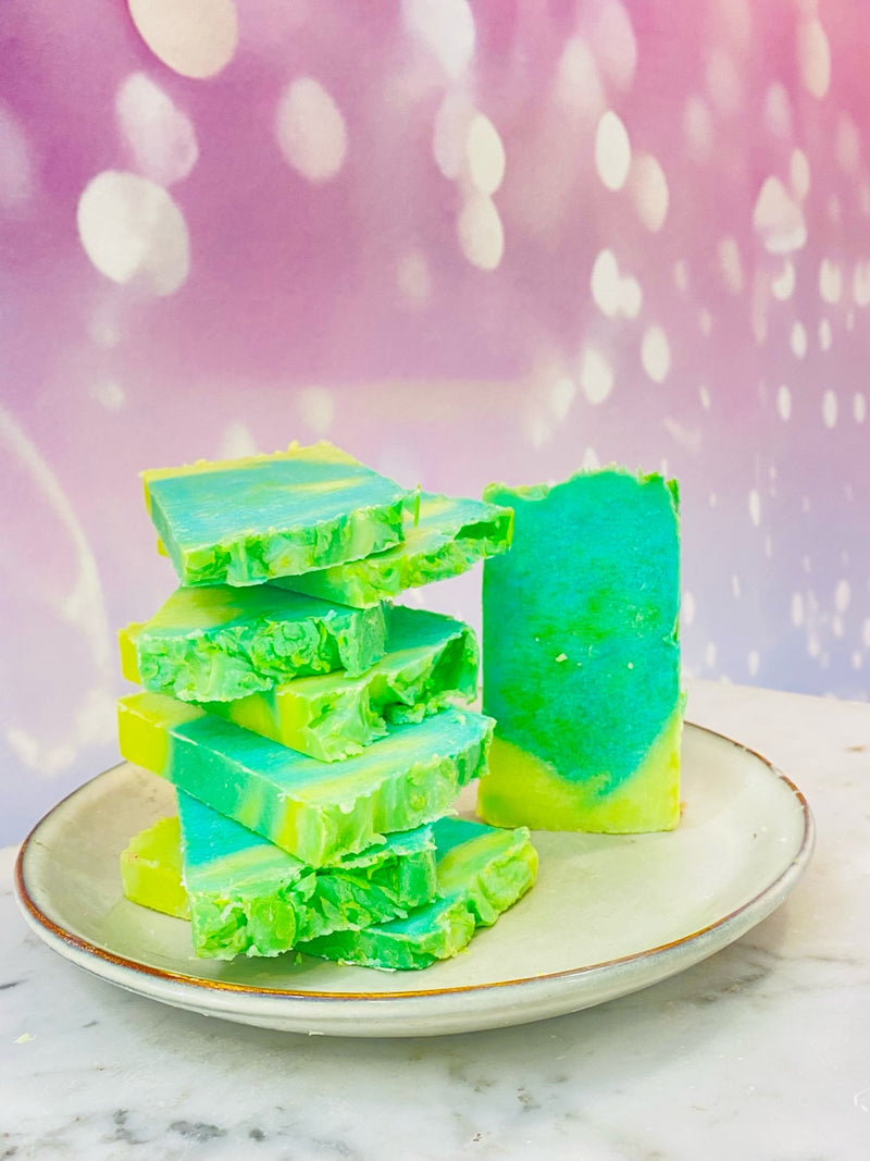 Savon Artisanal Aloe Vera & Feuilles Vertes – Fraîcheur, Hydratation & Douceur Naturelle