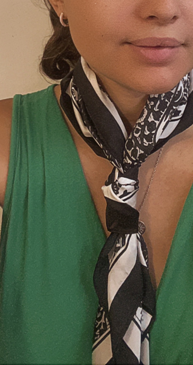 Foulard carré soyeux