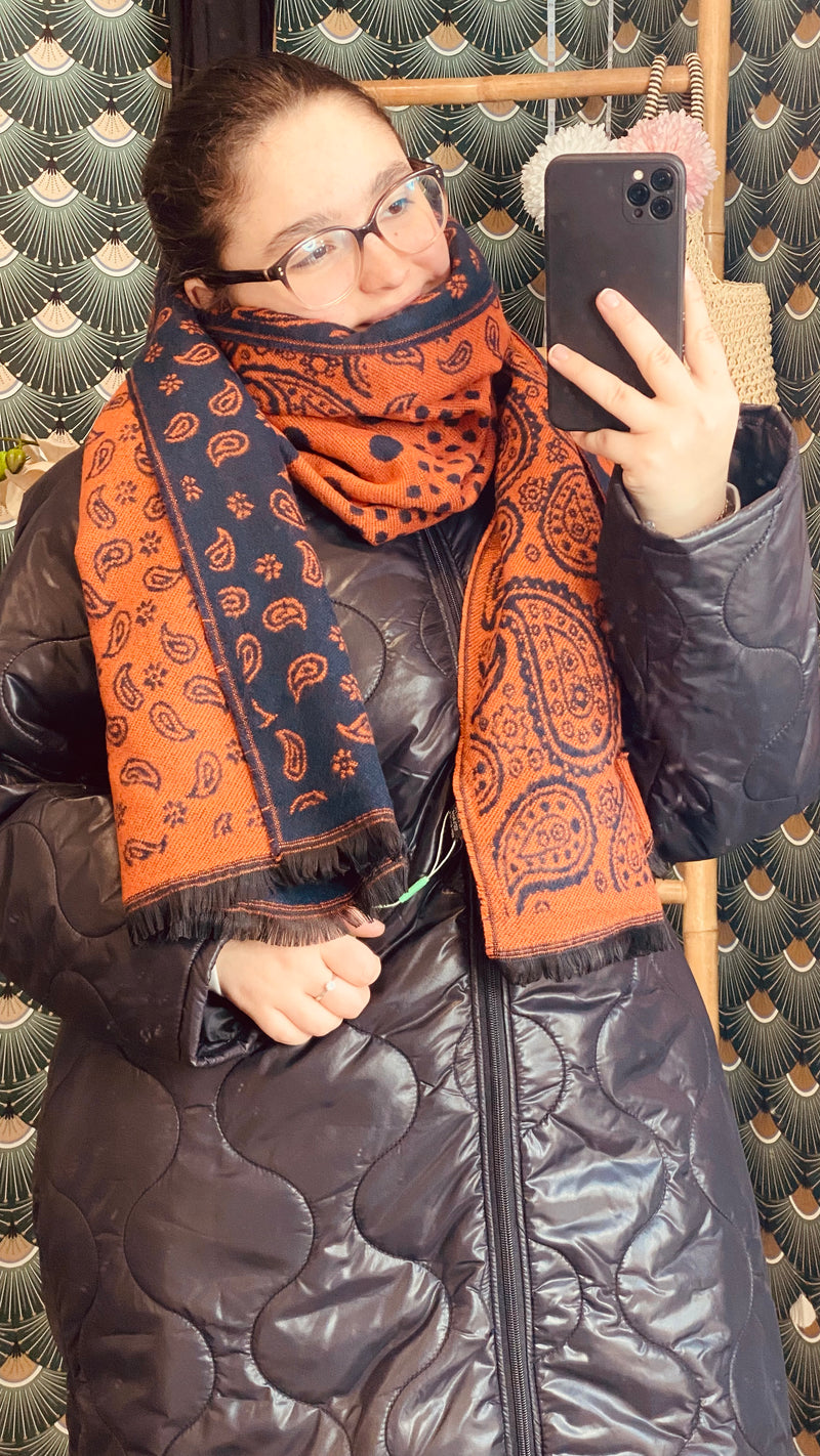 Echarpe à pois. Terre