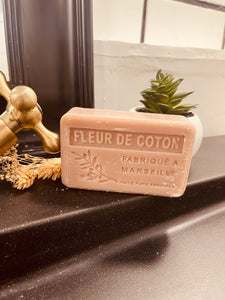 Savon  naturel . Fleurs de coton